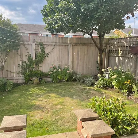 Manchester 2 Bedroom House With Garden Exterior foto