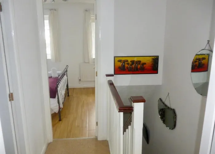 Manchester 2 Bedroom House With Garden
