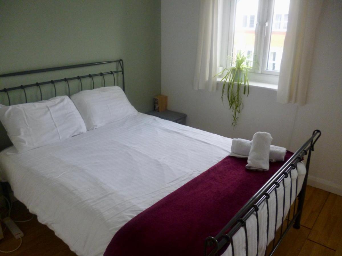 2 Bedroom House With Garden Holiday home Manchester